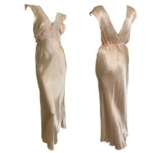 1940s Vintage Peach Bias Cut Lace Trimmed Satin Nightgown L